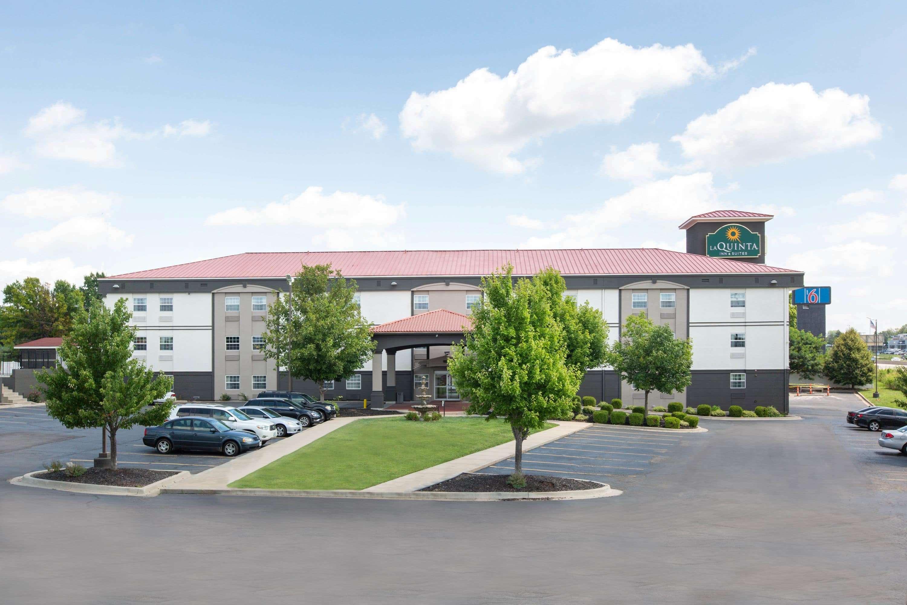 La Quinta By Wyndham Blue Springs Ξενοδοχείο Εξωτερικό φωτογραφία